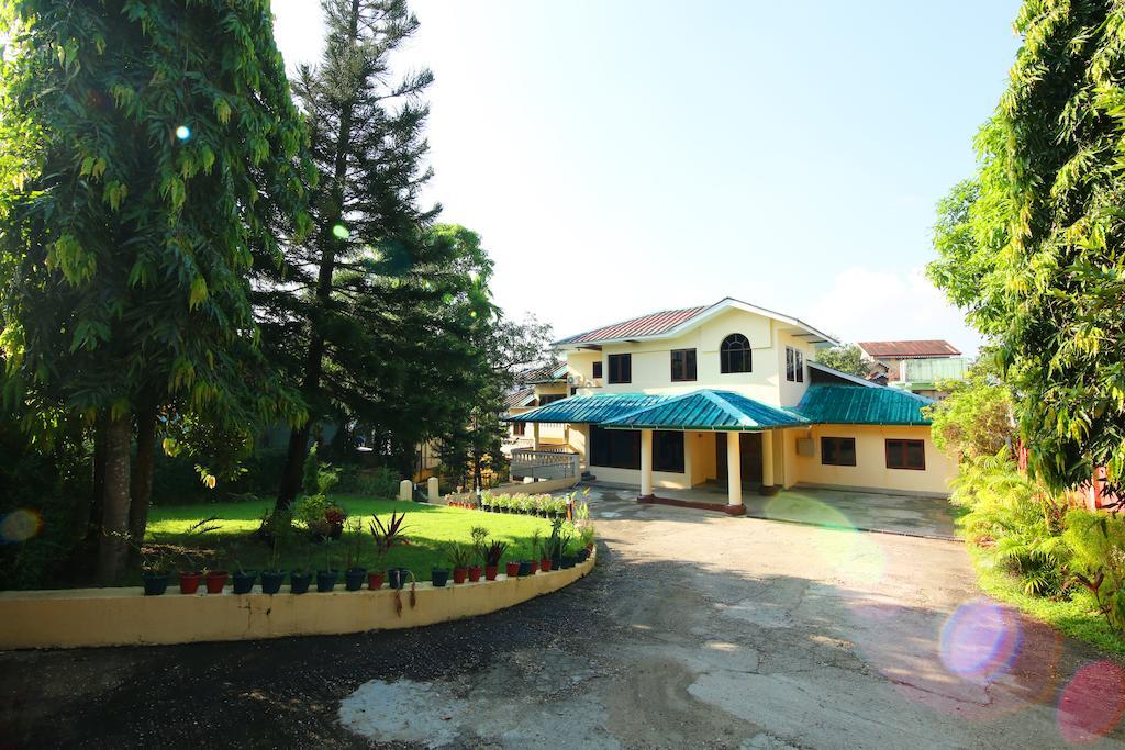 Hundred Moon Hotel Yangon Exterior photo
