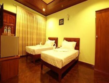 Hundred Moon Hotel Yangon Exterior photo
